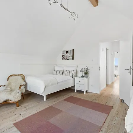 Nyaraló Emily Olpenitz